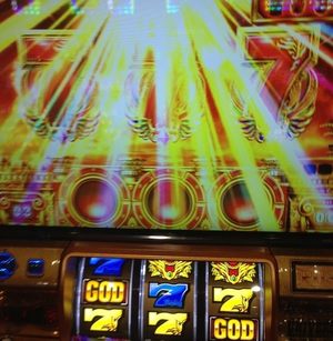 ゴッド凱旋で青七6連から Gstopで 降臨 計17台稼働 ゴッド凱旋で青七6連から Gstopで 降臨 計17台稼働